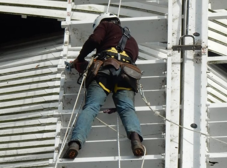 Removing shutters